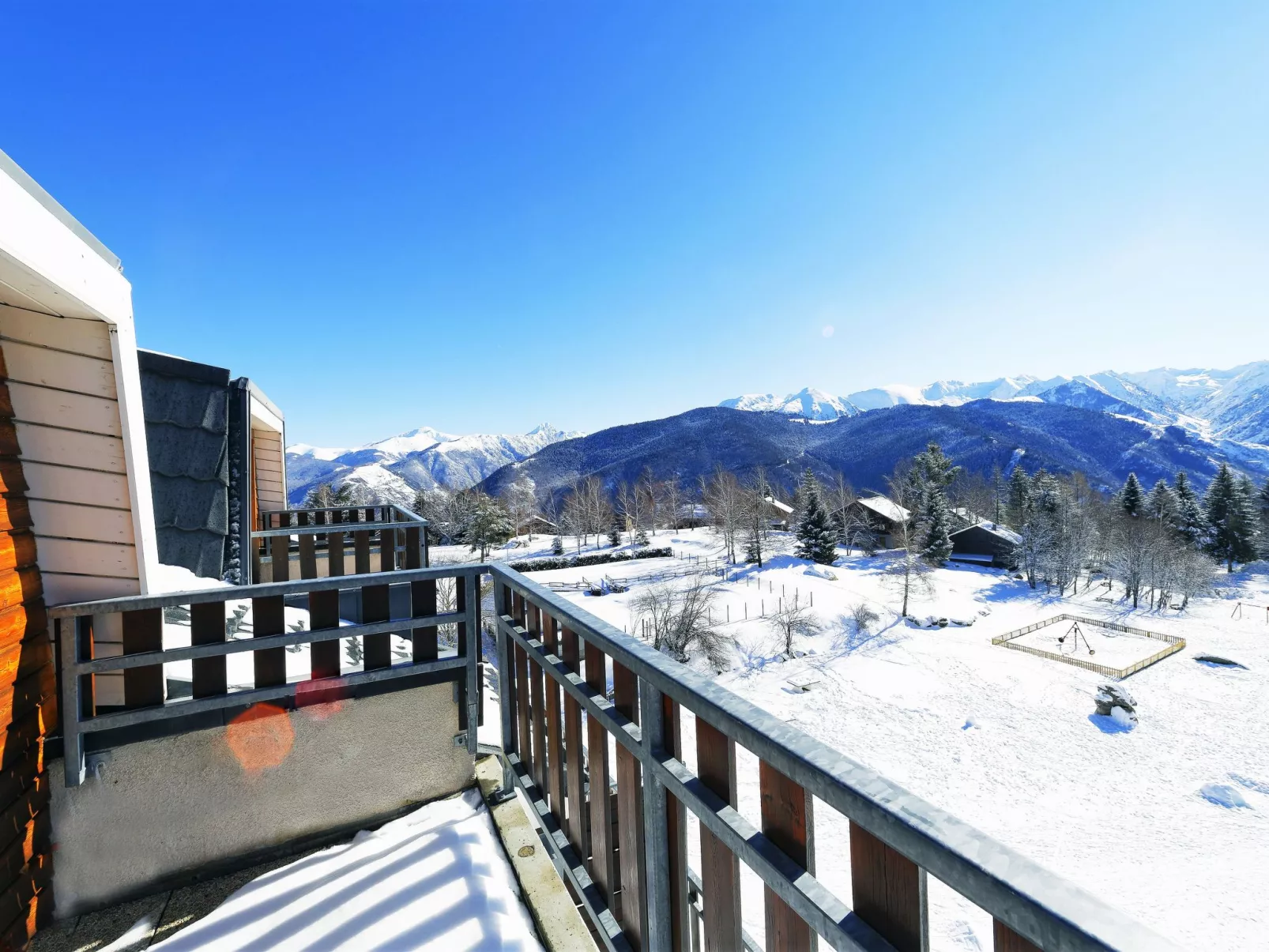 Les Balcons d'Ax-Outside