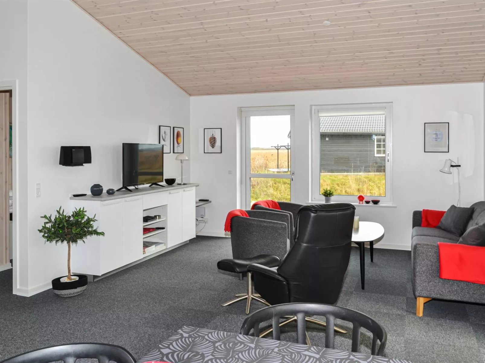 "Eldora" - 1.4km from the sea-Inside