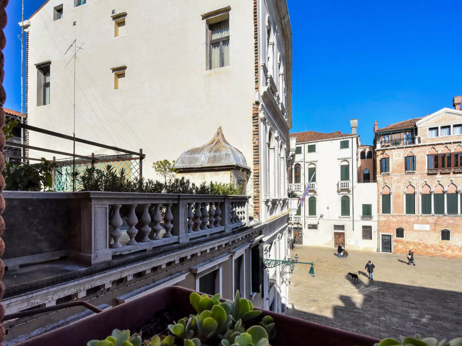 Piano Nobile-Outside