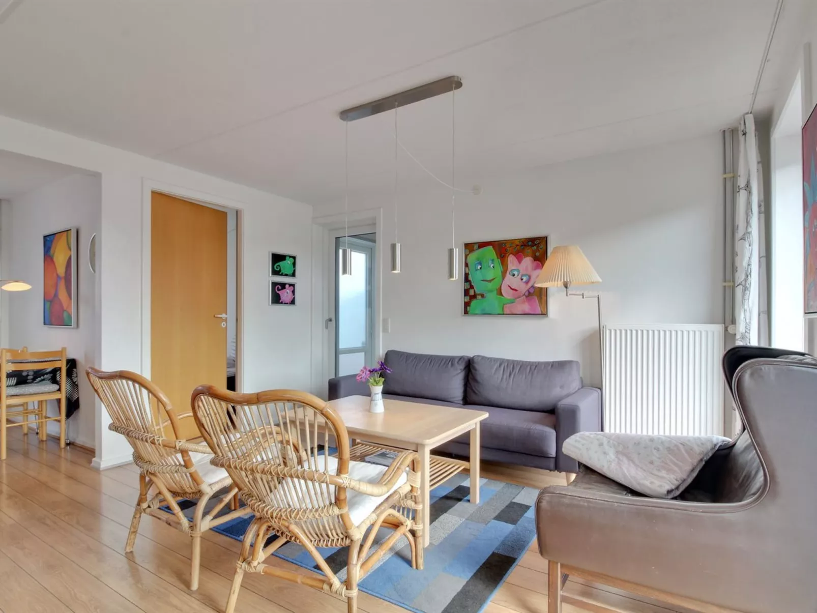 "Asved" - 2.3km from the sea-Drinnen