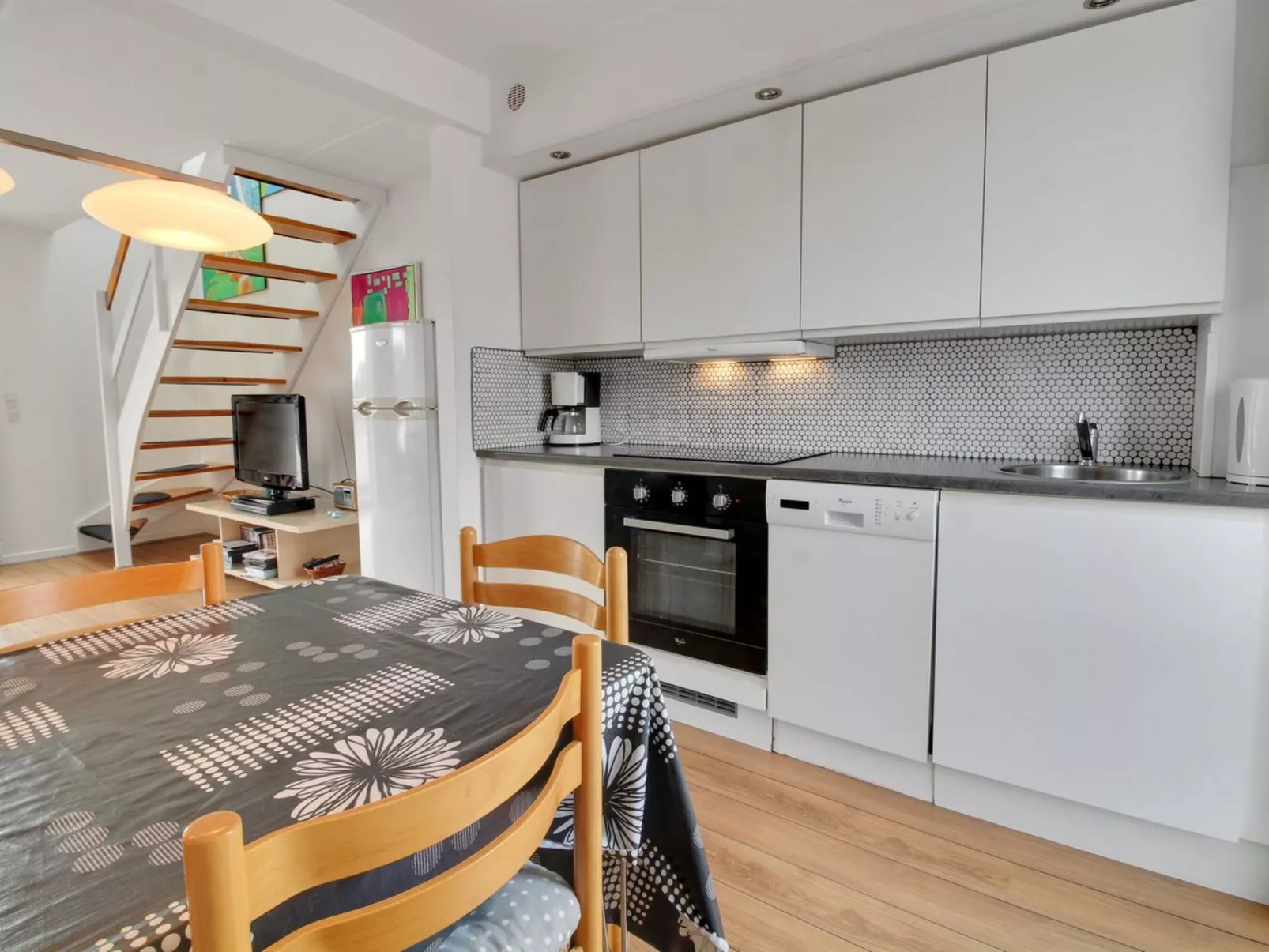 "Asved" - 2.3km from the sea-Drinnen