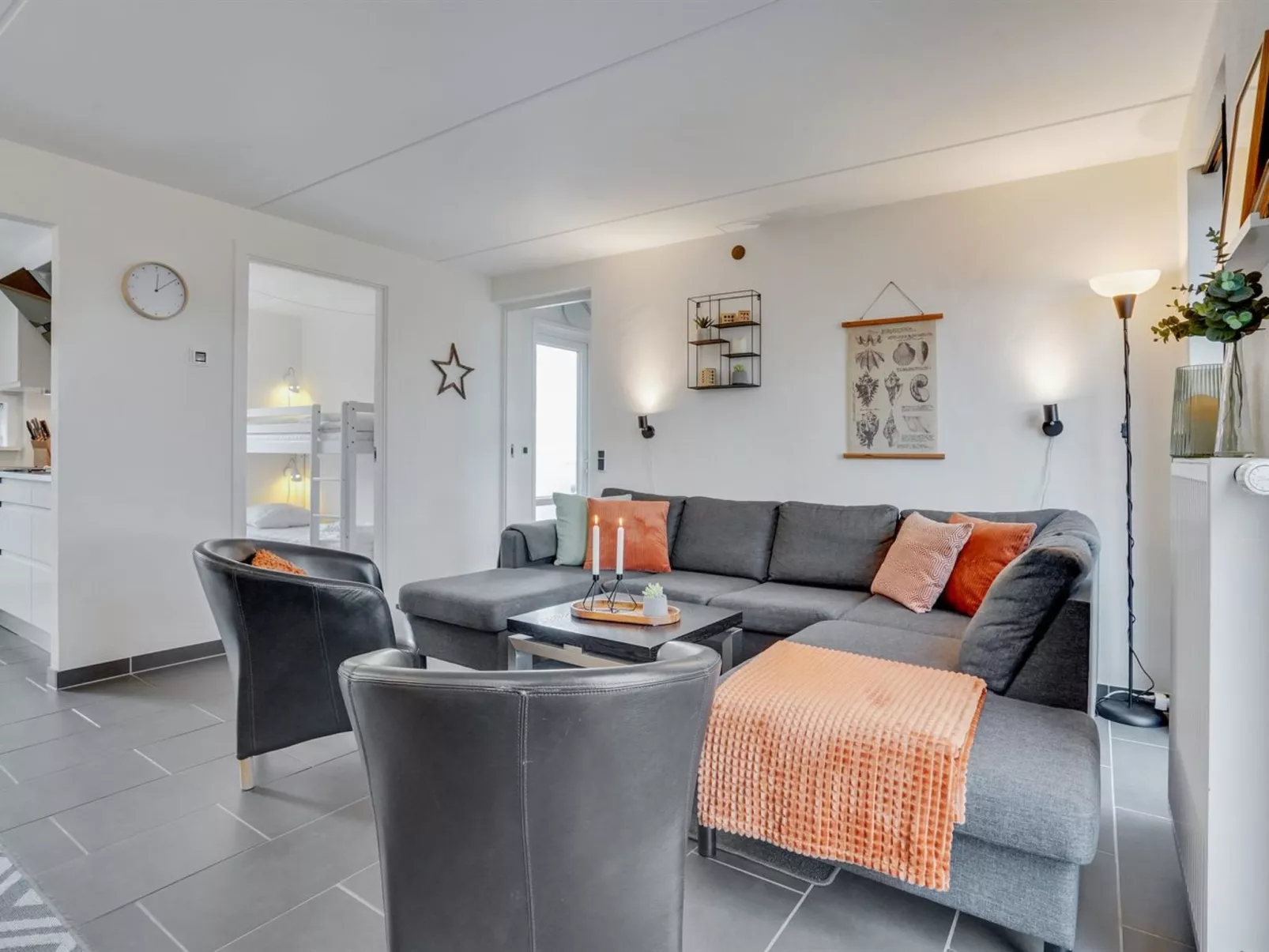 "Iffuer" - 2.3km from the sea-Inside