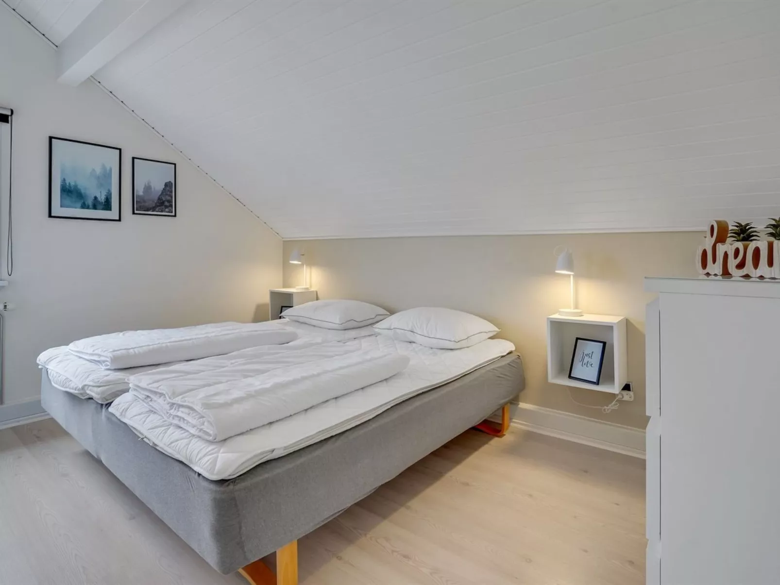 "Iffuer" - 2.3km from the sea-Inside
