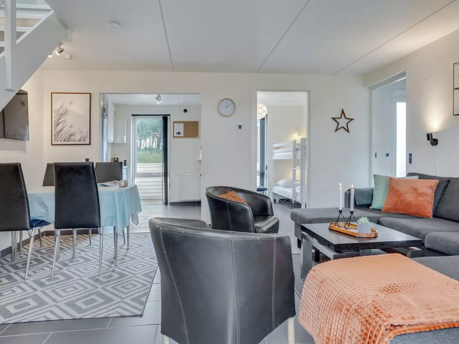 "Iffuer" - 2.3km from the sea-Inside