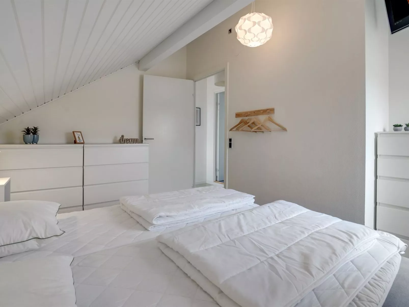 "Iffuer" - 2.3km from the sea-Inside