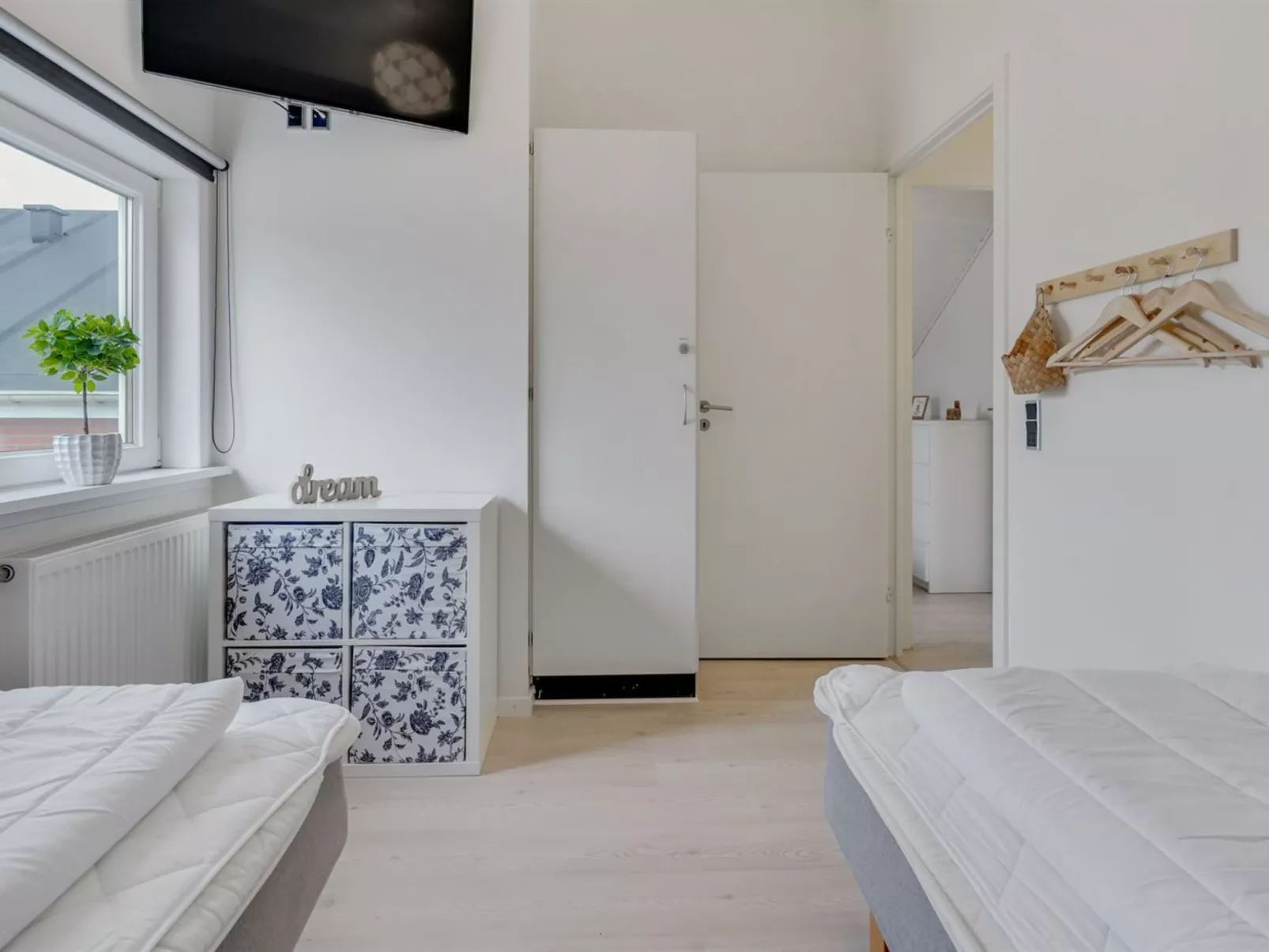 "Iffuer" - 2.3km from the sea-Inside