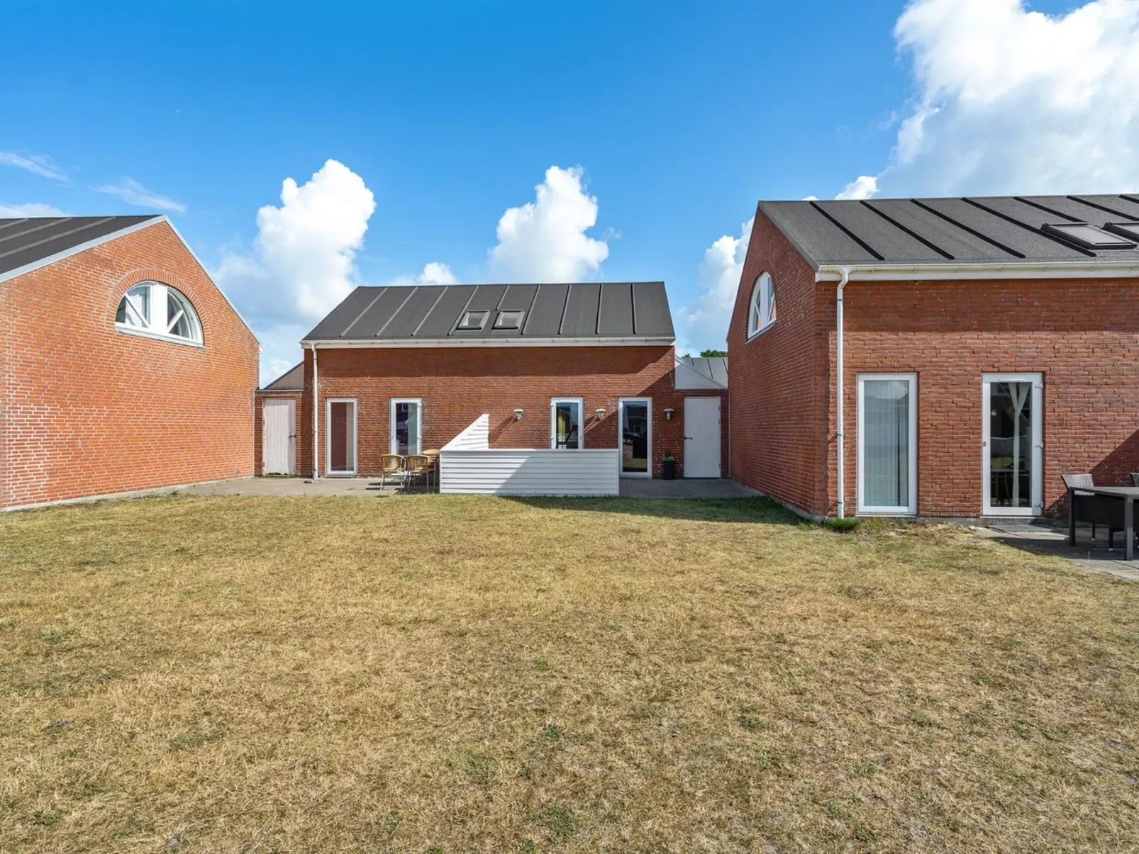 "Iffuer" - 2.3km from the sea-Outside
