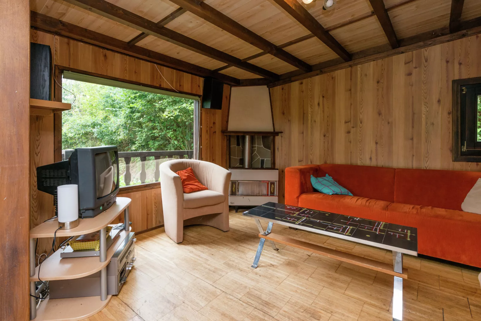 Le Chession-Living room
