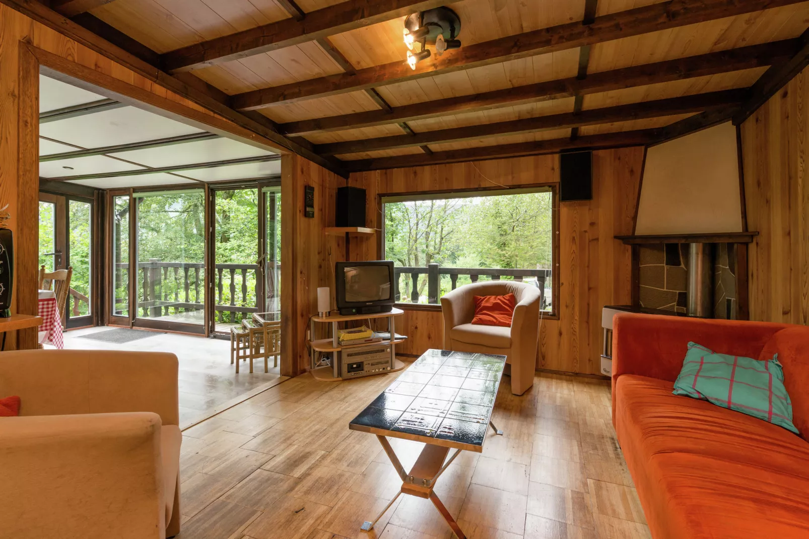 Le Chession-Living room