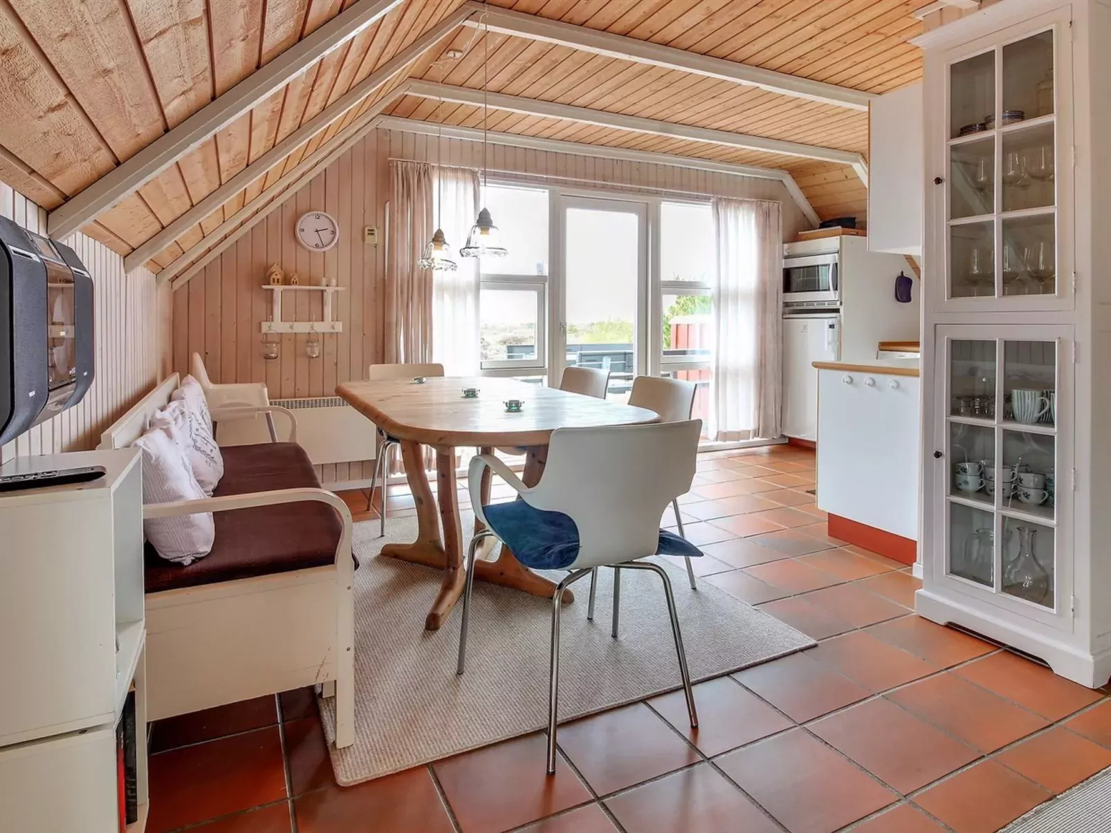 "Dida" - 3.1km from the sea-Inside