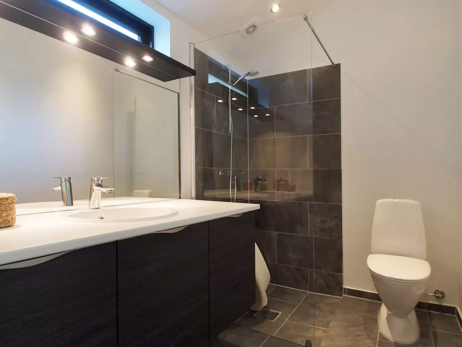 "Yukon" - 150m from the sea-Inside