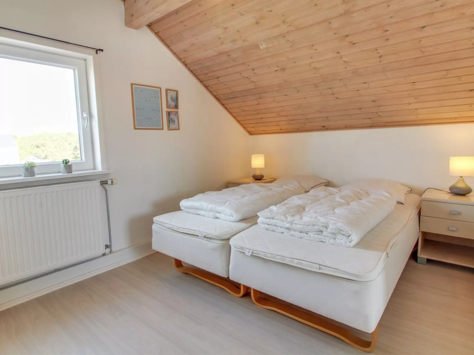"Aswith" - 2.3km from the sea-Drinnen
