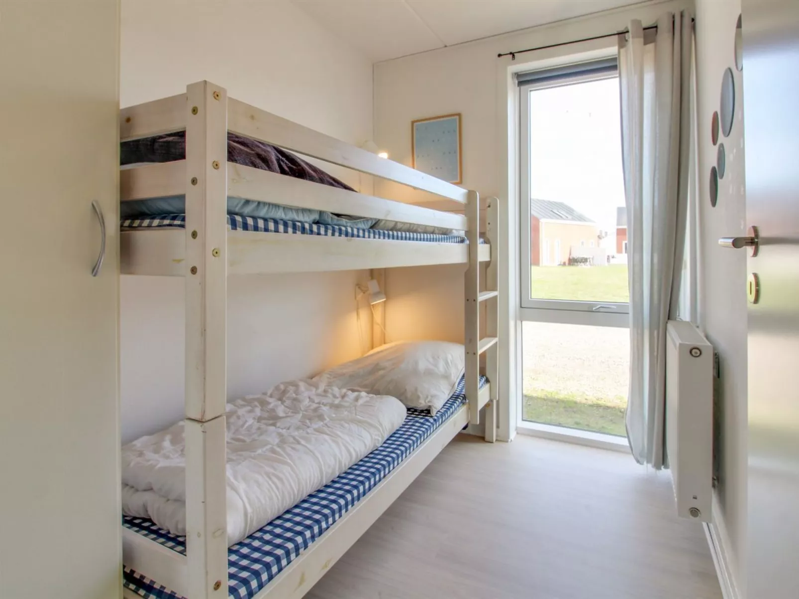 "Aswith" - 2.3km from the sea-Drinnen