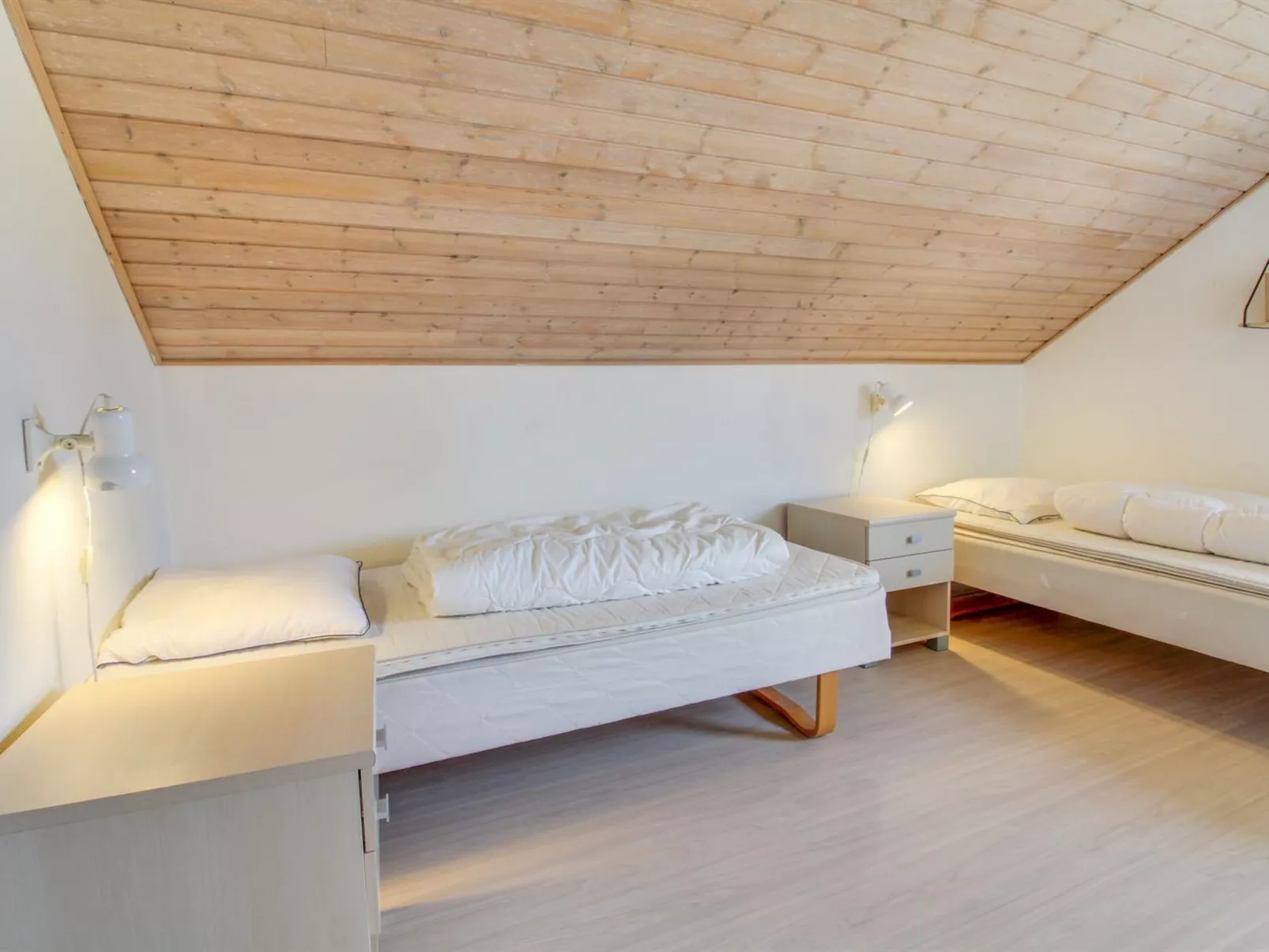 "Aswith" - 2.3km from the sea-Drinnen