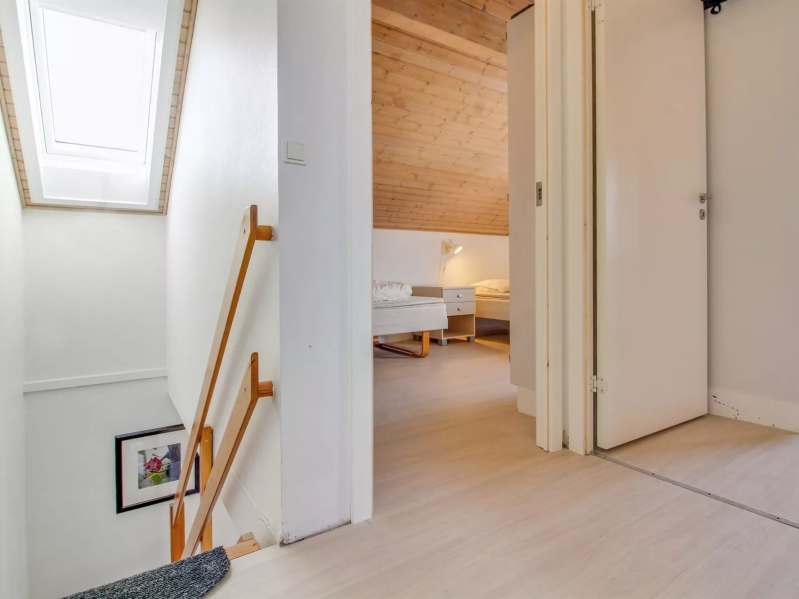 "Aswith" - 2.3km from the sea-Drinnen