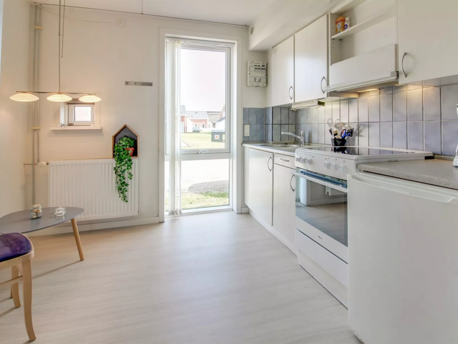"Aswith" - 2.3km from the sea-Drinnen