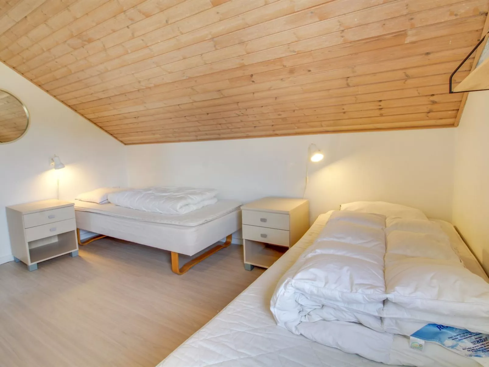 "Aswith" - 2.3km from the sea-Drinnen