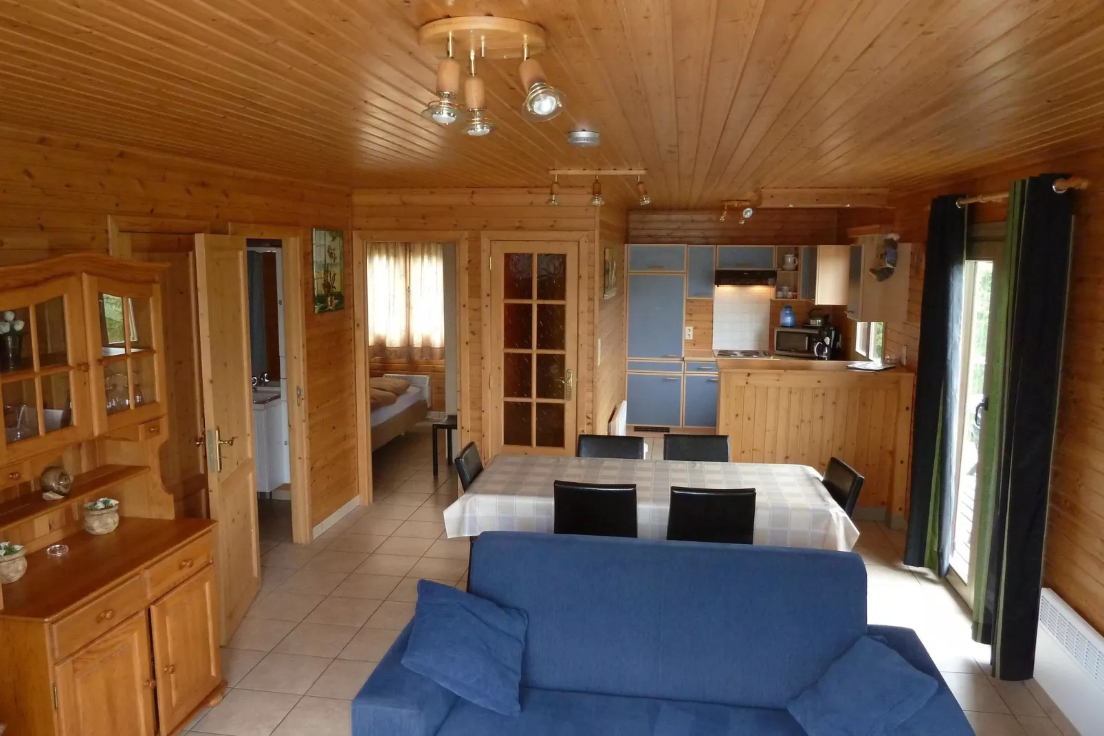 Venus 4-Living room