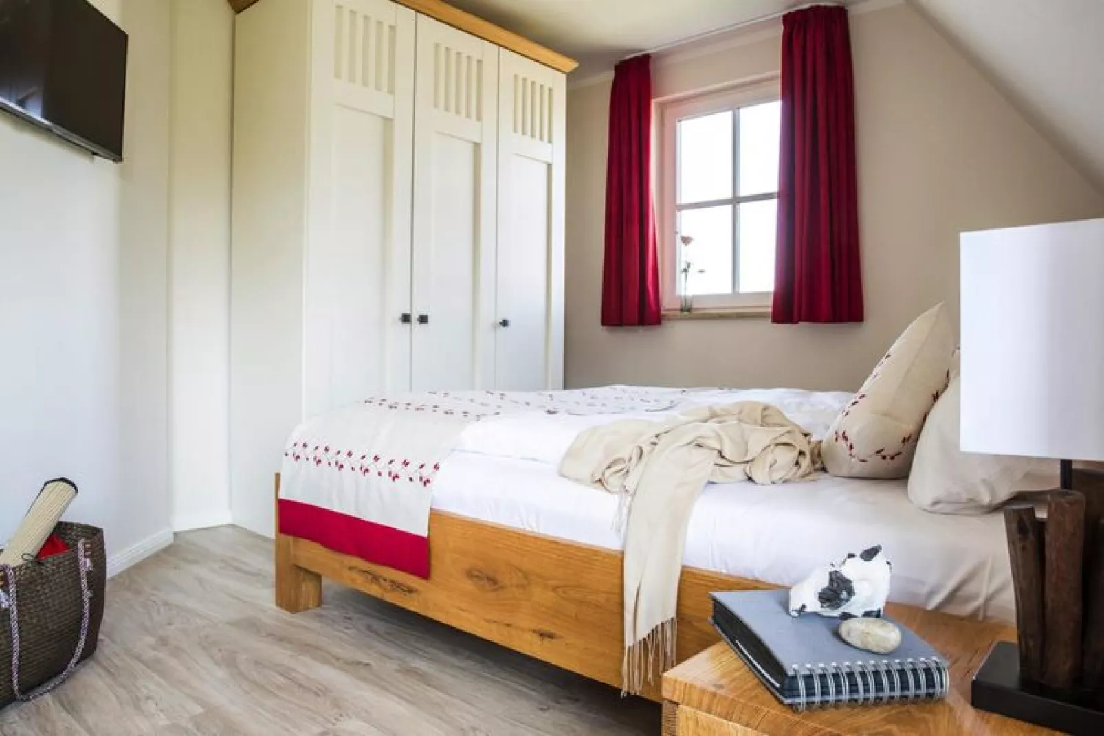 Schilfrohrsänger 43-Bedroom