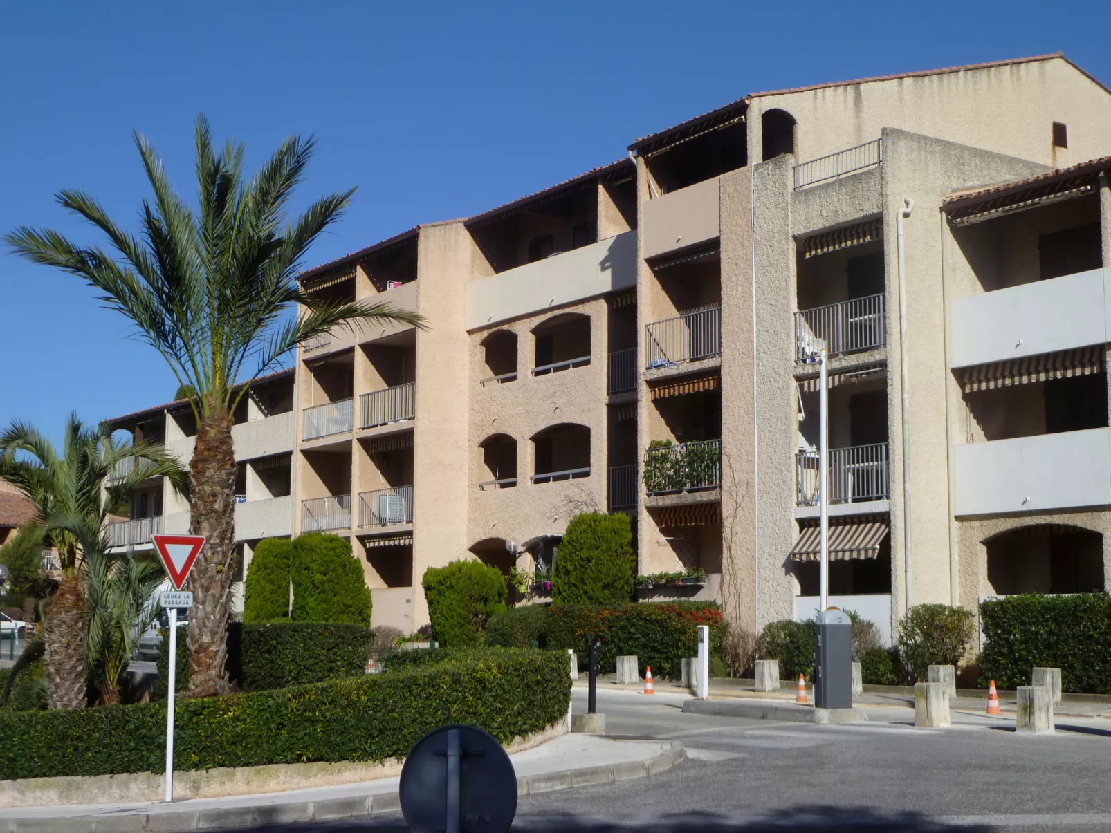 Les Aigues Marines-Dehors