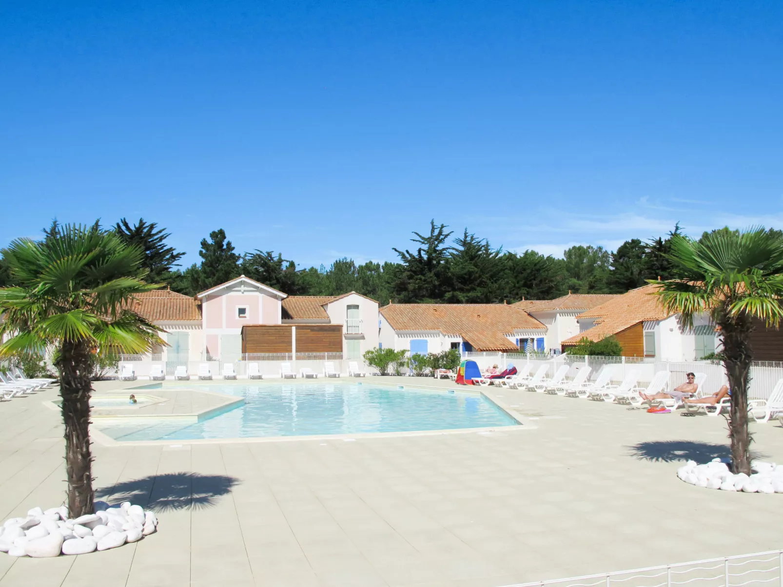 Les Mas de St. Hilaire-Outside