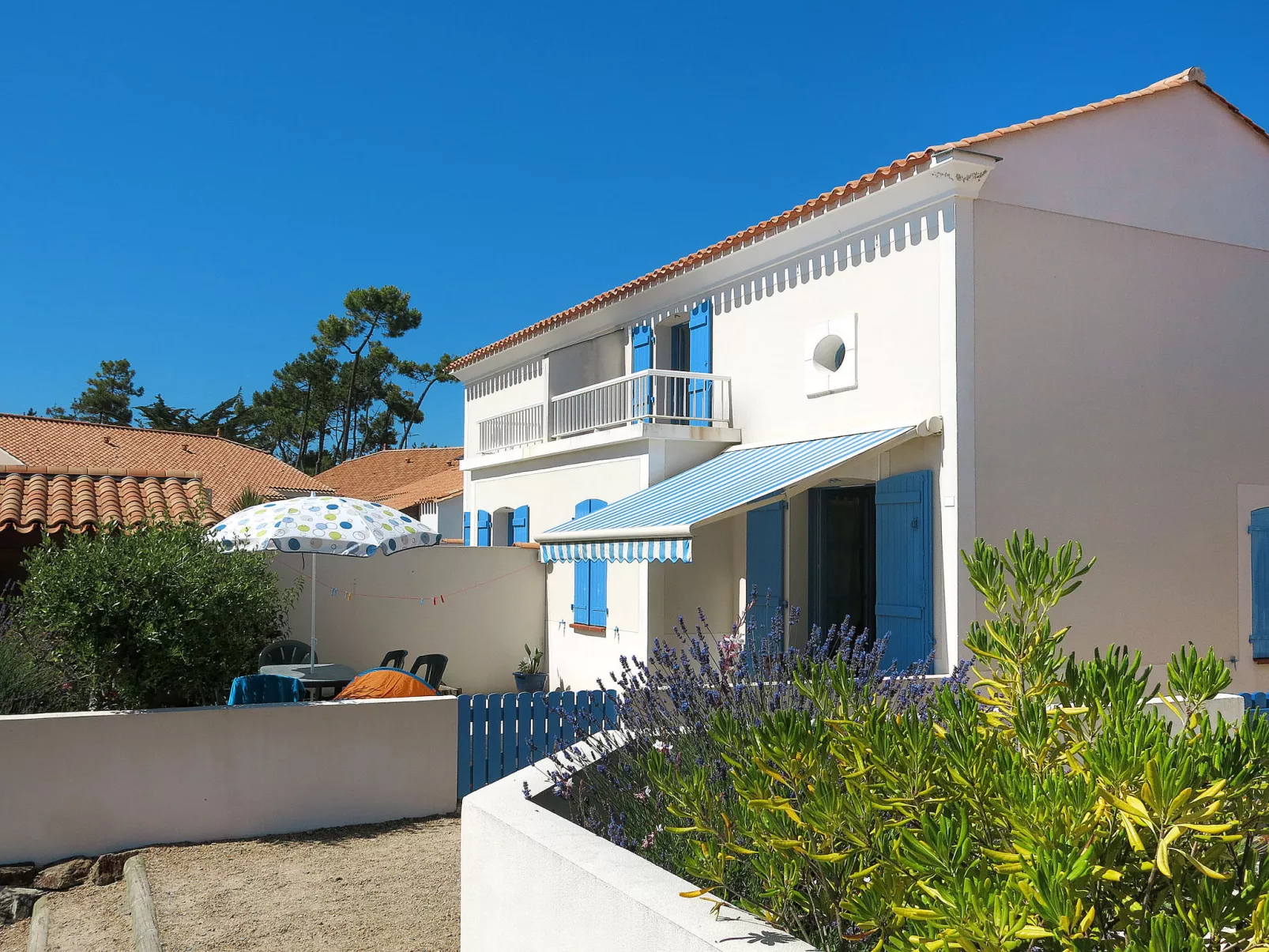 Les Mas de St. Hilaire-Outside
