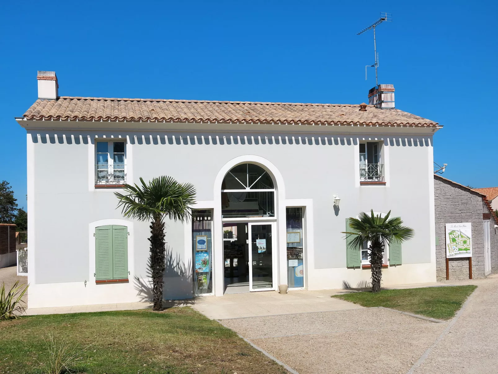 Les Mas de St. Hilaire-Outside