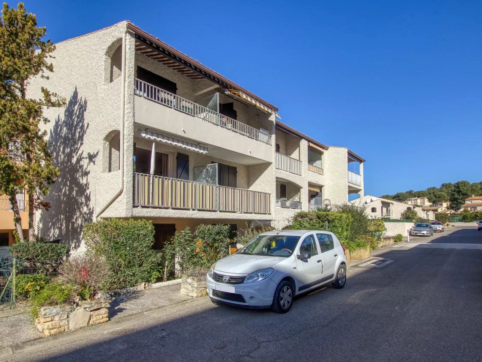 Les Aigues Marines-Dehors