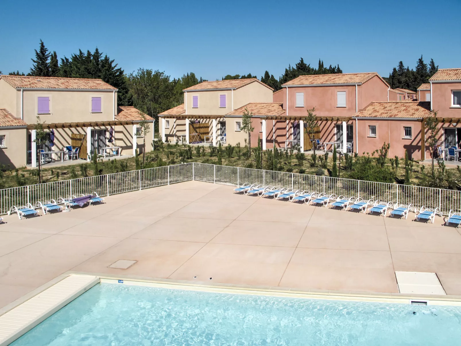 Le Mas des Alpilles-Outside