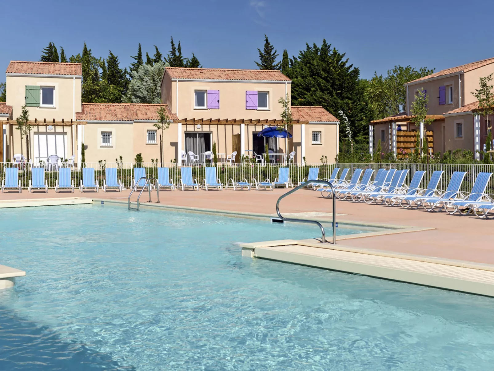 Le Mas des Alpilles-Outside