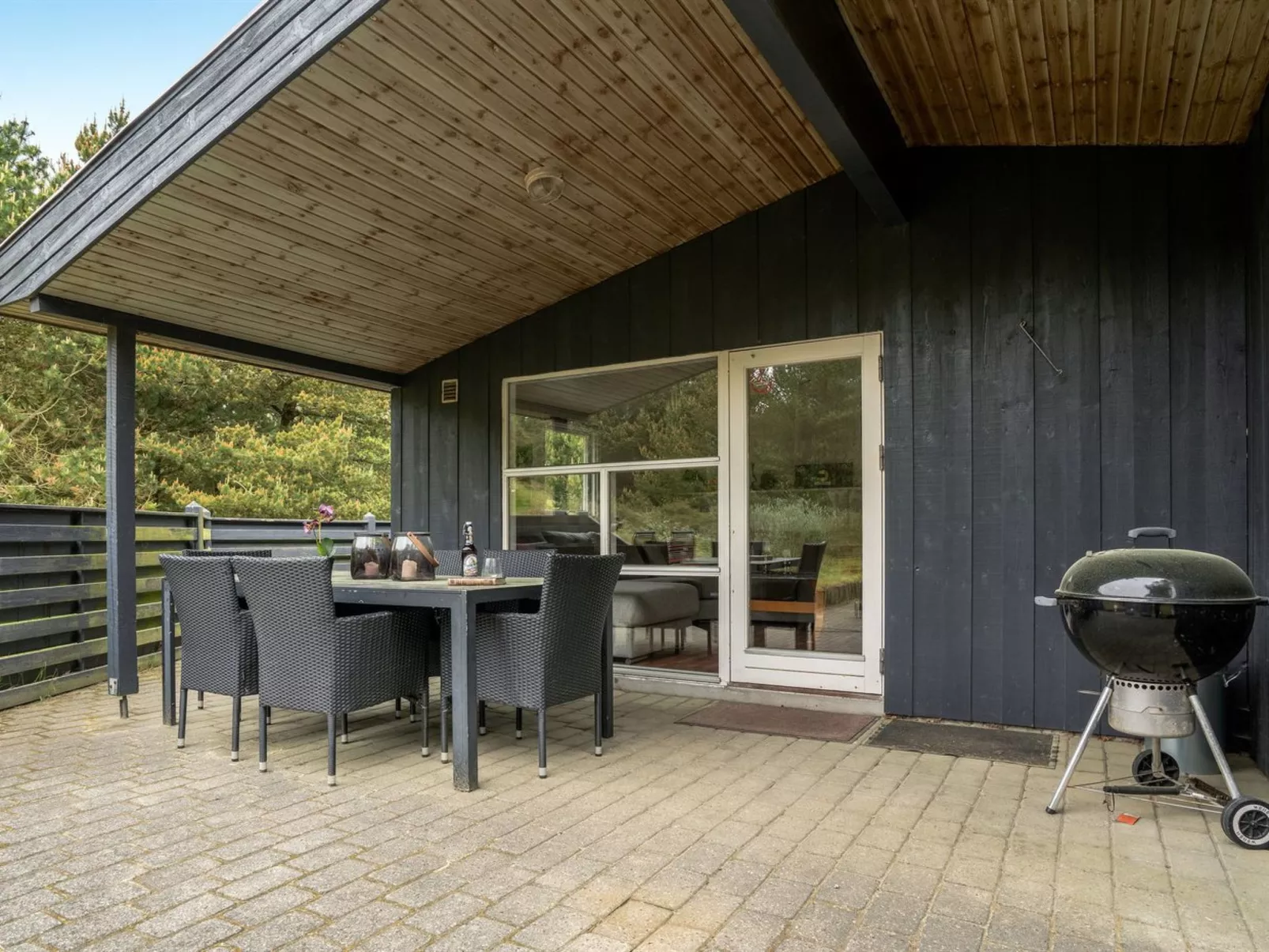 "Roald" - 2.2km from the sea-Drinnen