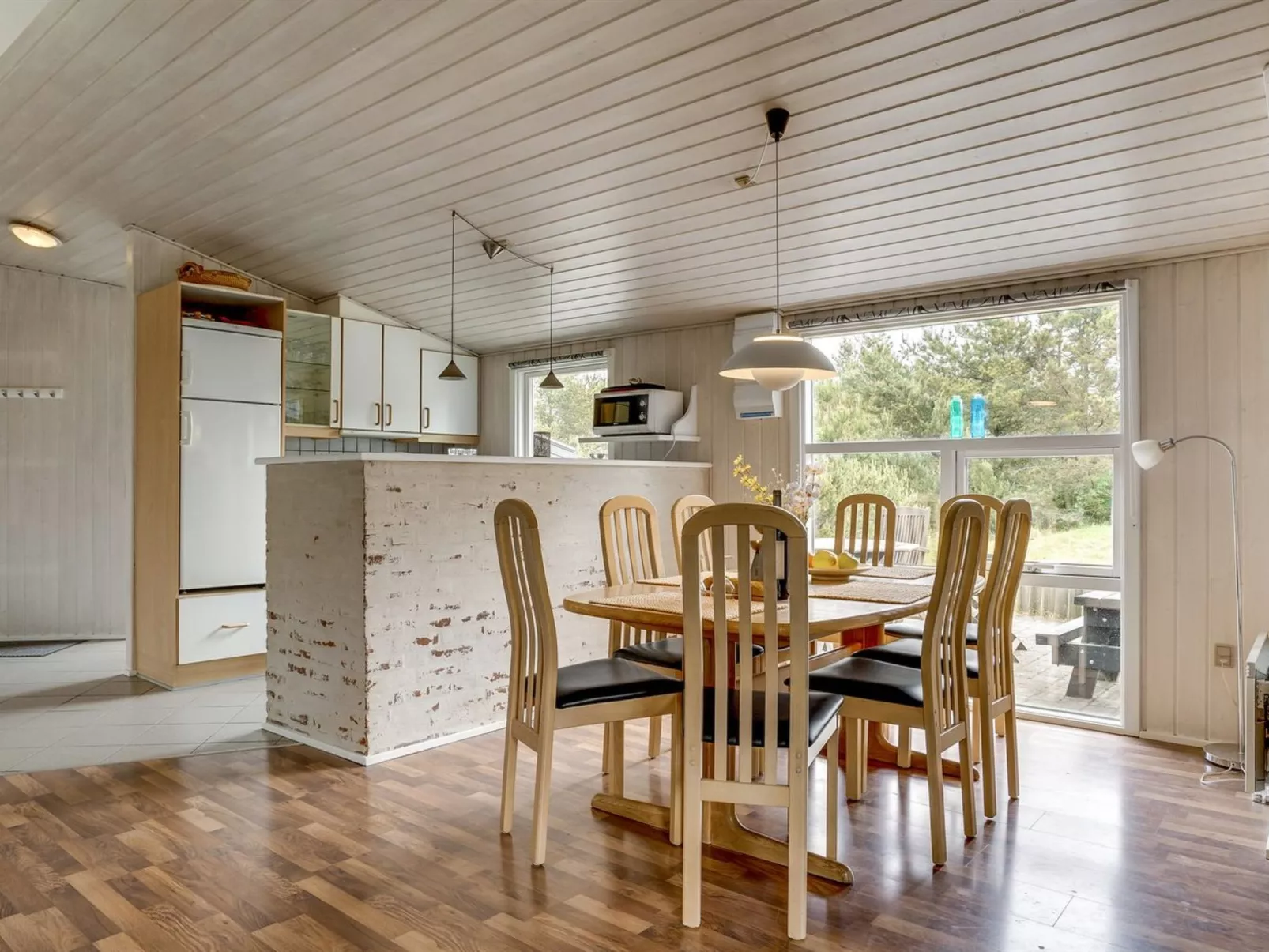 "Roald" - 2.2km from the sea-Drinnen