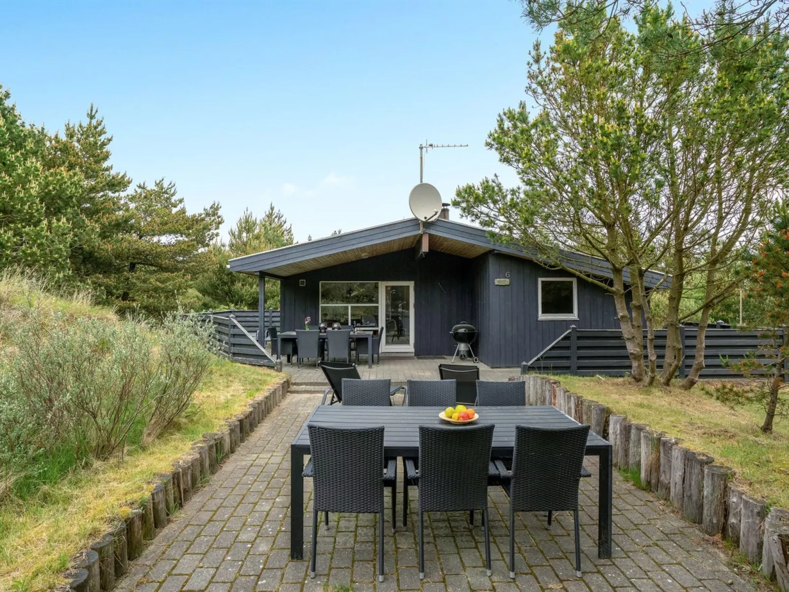 "Roald" - 2.2km from the sea-Drinnen