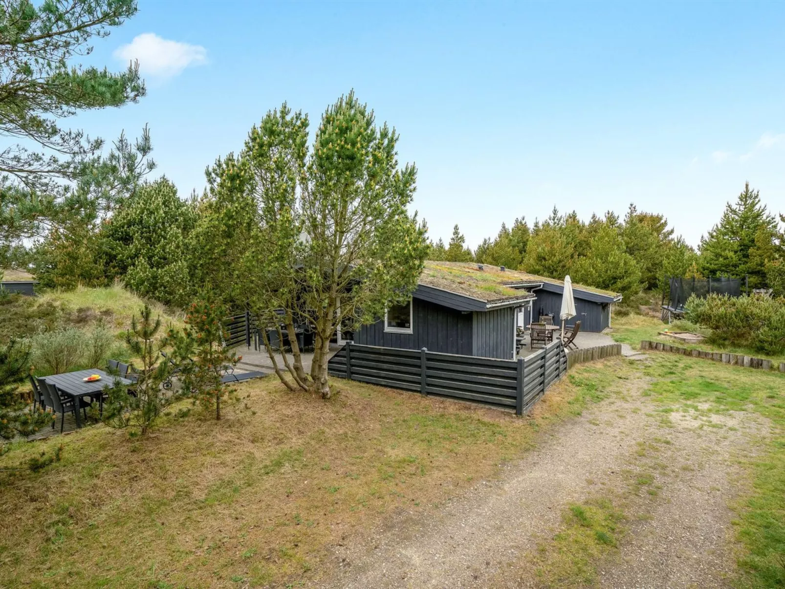 "Roald" - 2.2km from the sea-Drinnen