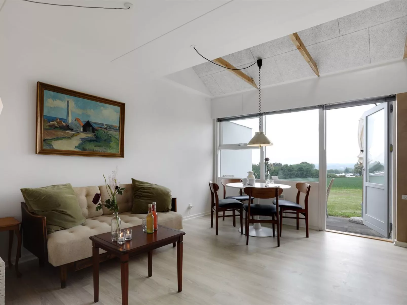 "Roger" - 400m from the sea-Inside