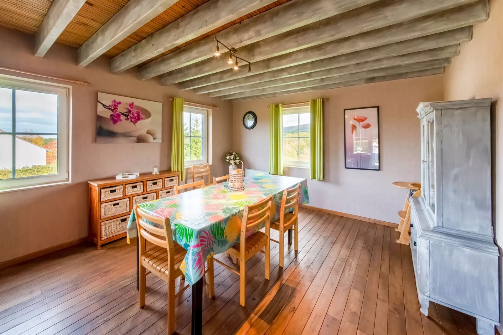 La Vallée des Daims-Dining room
