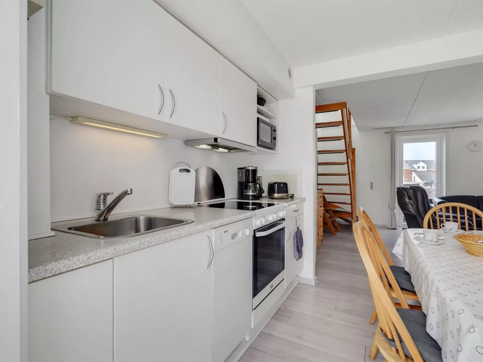 "Mariam" - 2.3km from the sea-Inside