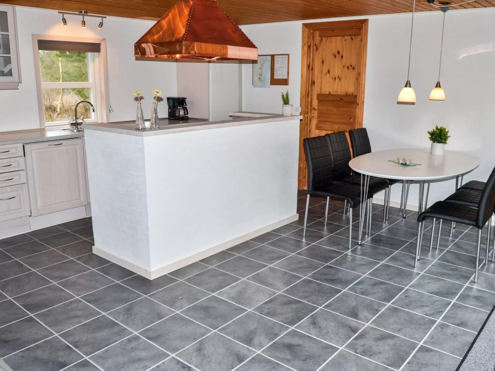 "Troen" - 3.8km from the sea-Inside