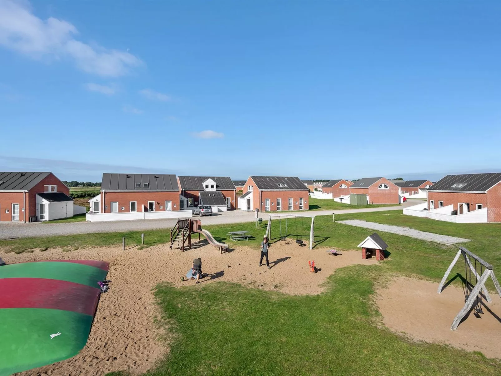 "Odger" - 2.3km from the sea-Outside
