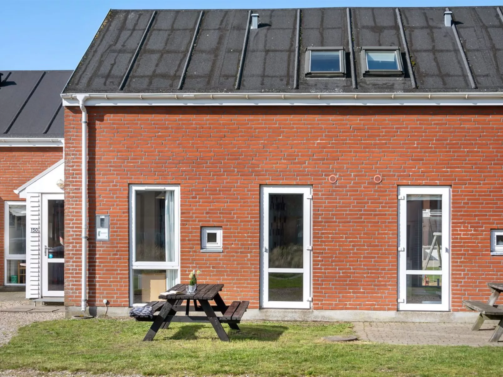 "Odger" - 2.3km from the sea-Outside