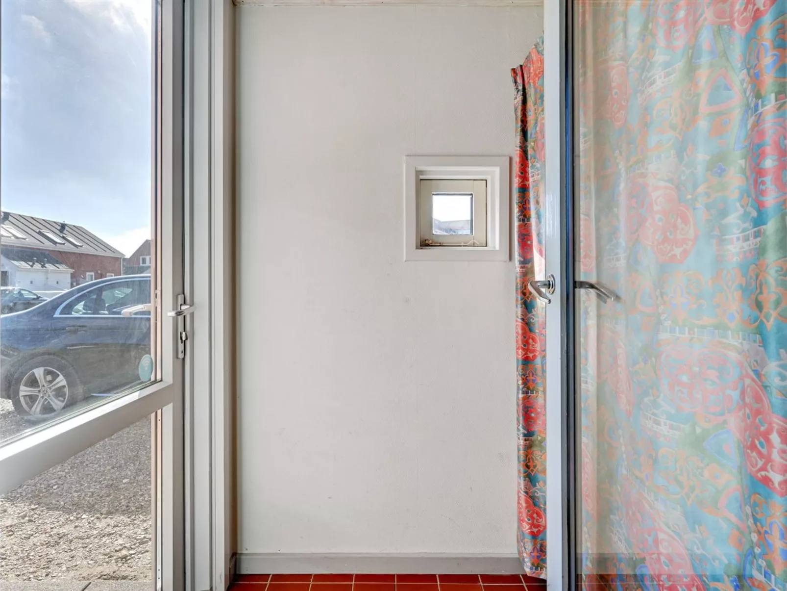 "Odger" - 2.3km from the sea-Outside