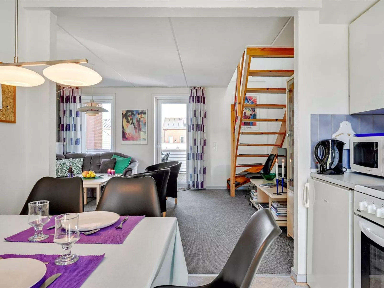 "Odger" - 2.3km from the sea-Inside