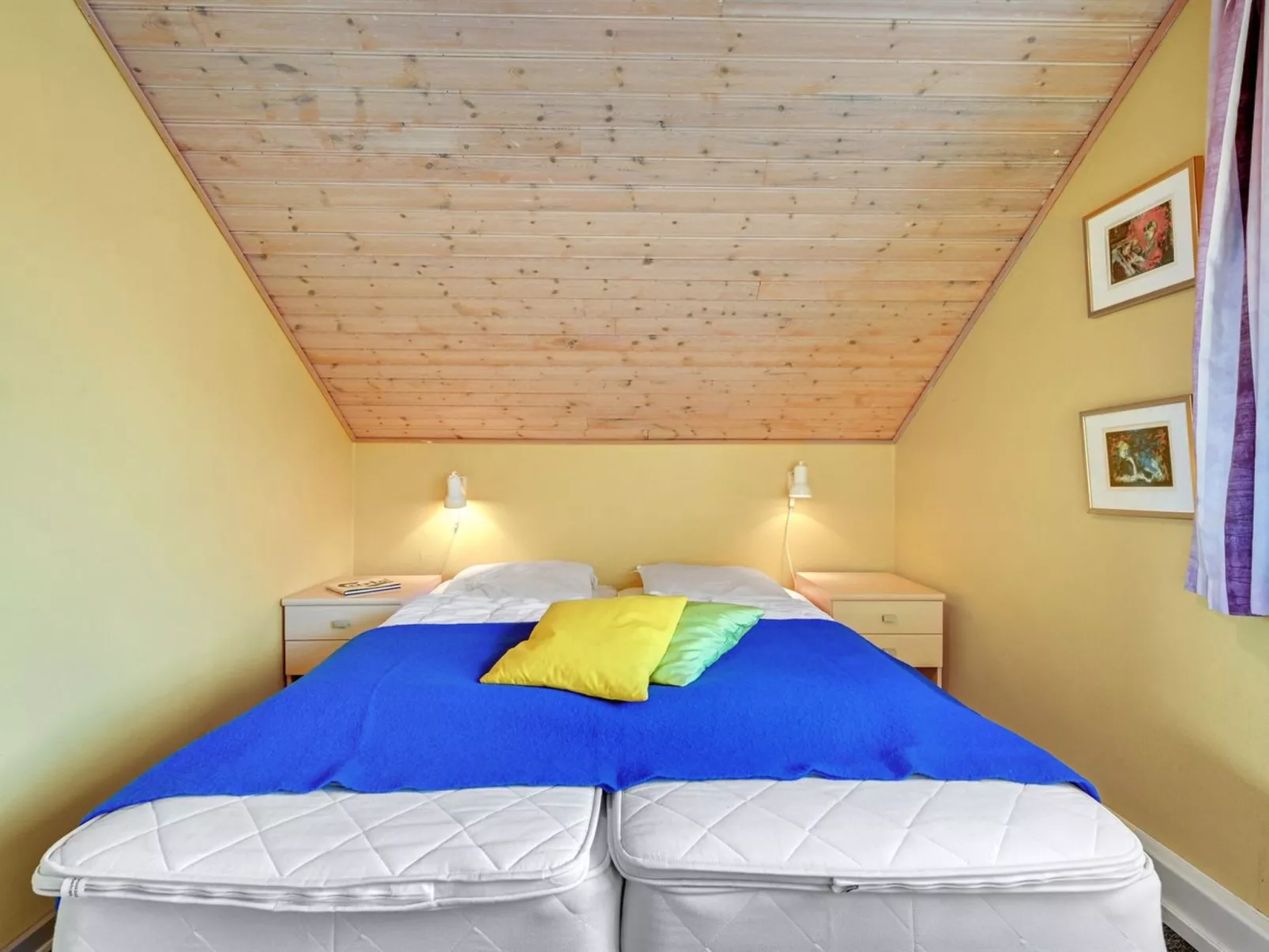 "Odger" - 2.3km from the sea-Inside