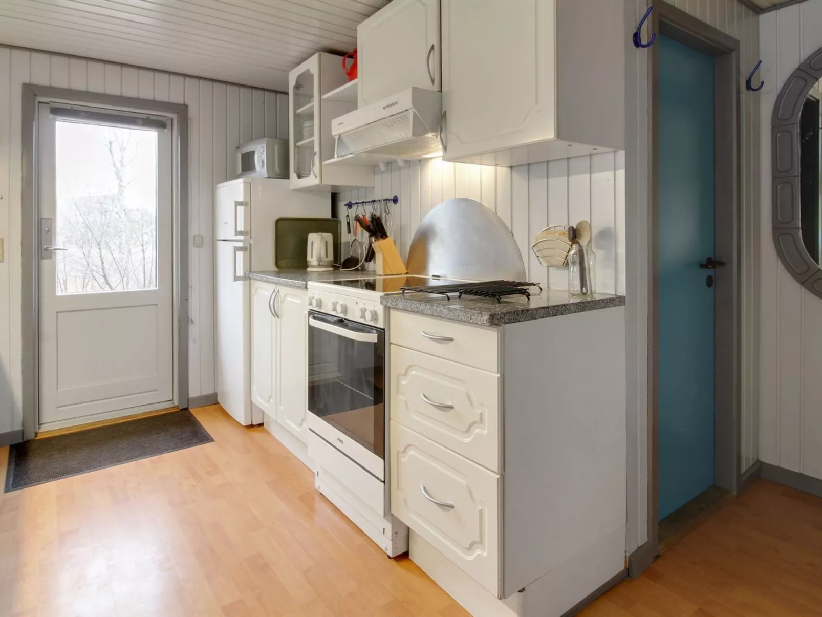 "Kabbi" - 2.6km from the sea-Inside