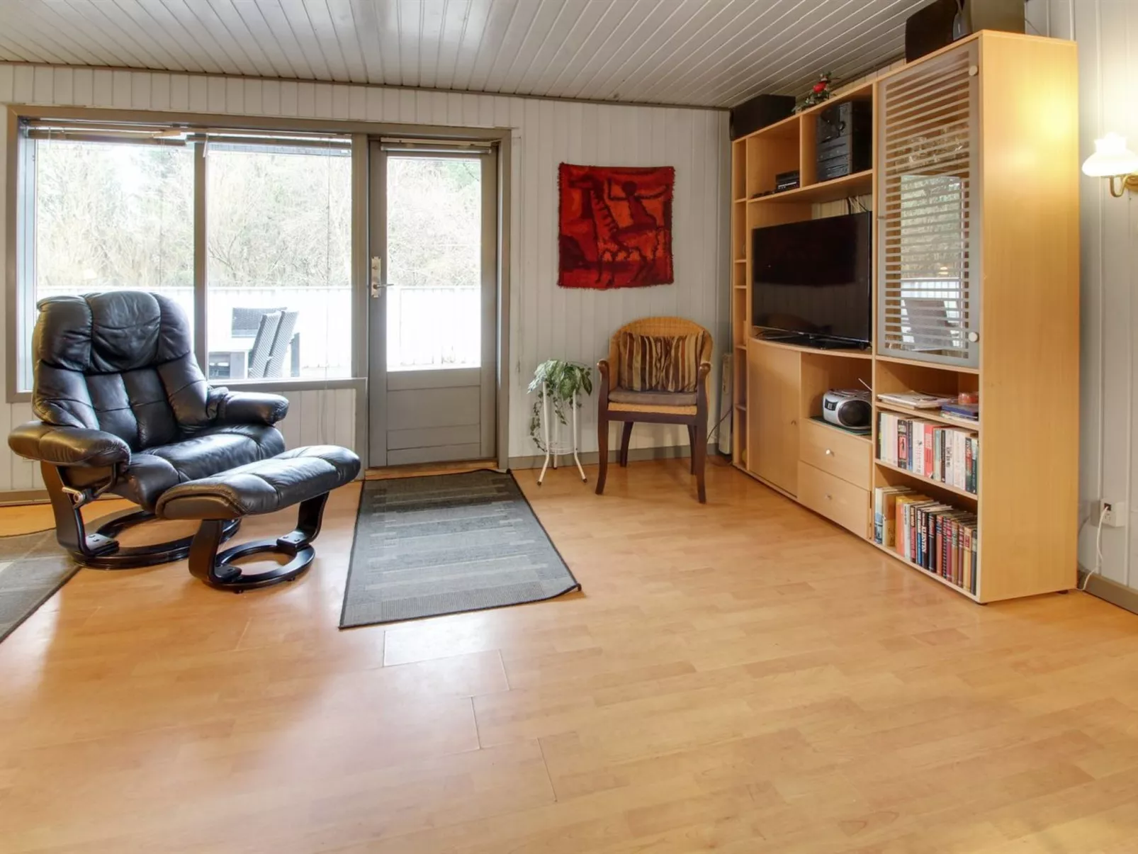 "Kabbi" - 2.6km from the sea-Inside