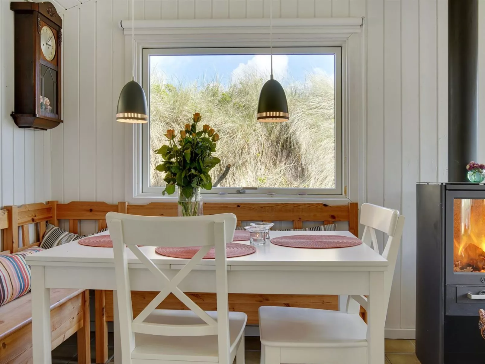 "Abbie" - 10m from the sea-Inside