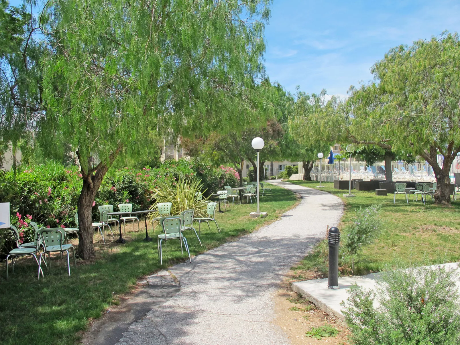 Les Océanides-Outside
