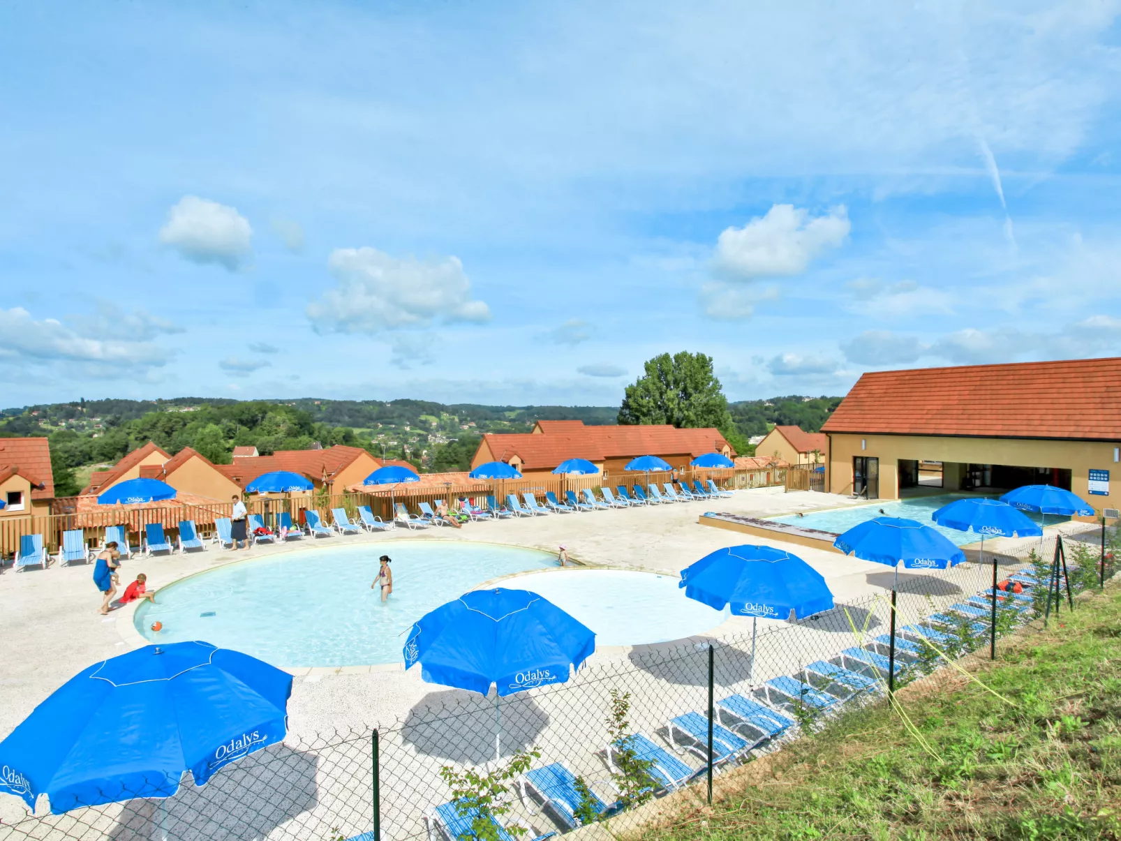 Les Coteaux de Sarlat-Outside