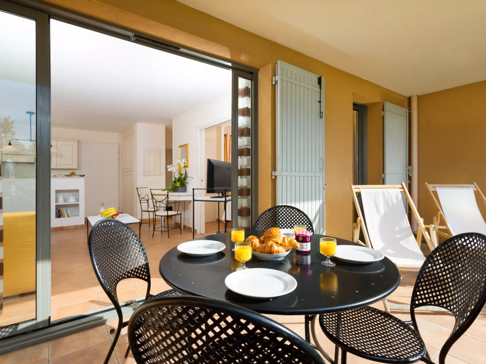 Provence Country Club-Dehors