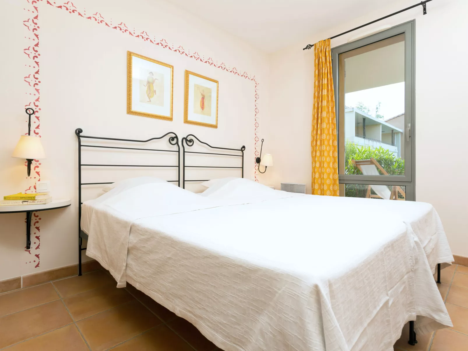 Provence Country Club-Dedans